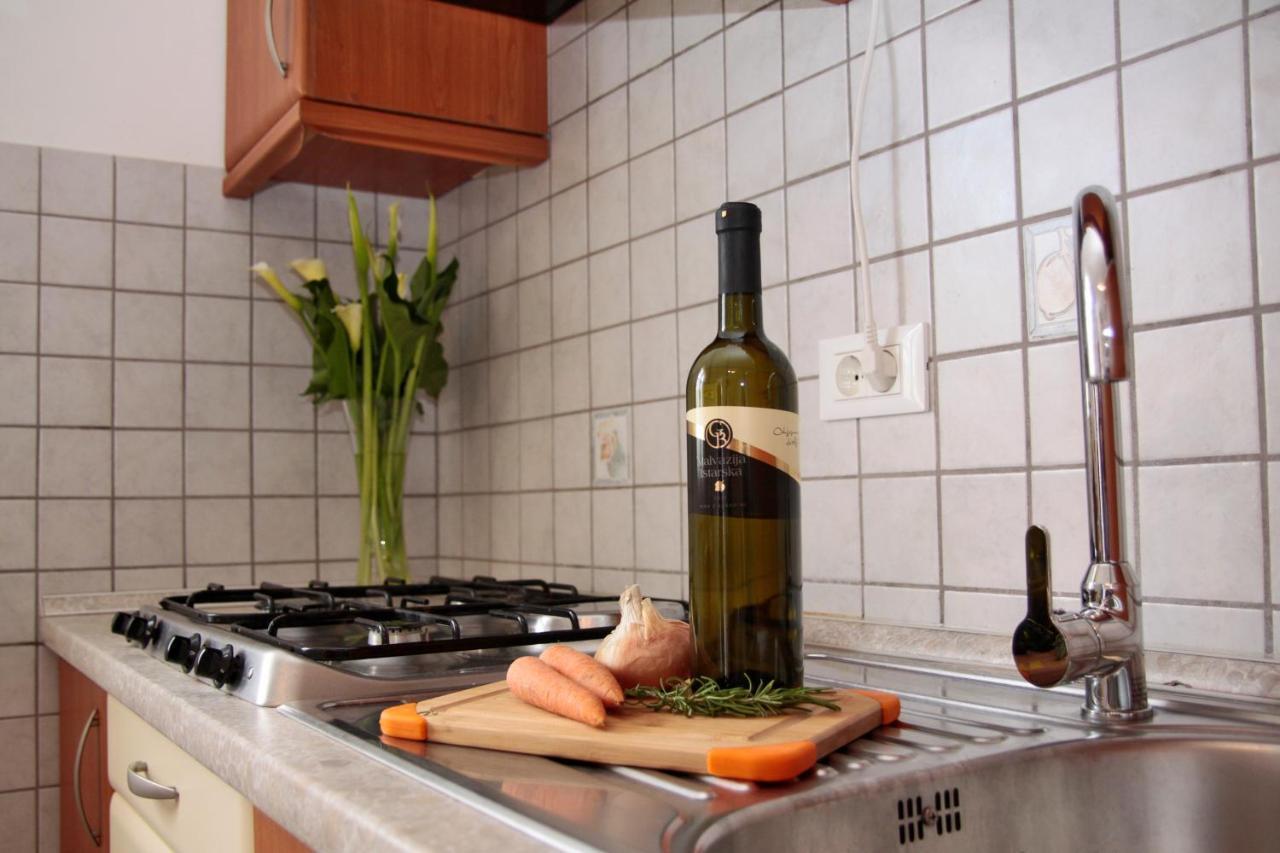 Apartment Matika, Terrace Apartment 10 Minutes Walk From Center Rovinj Exterior photo